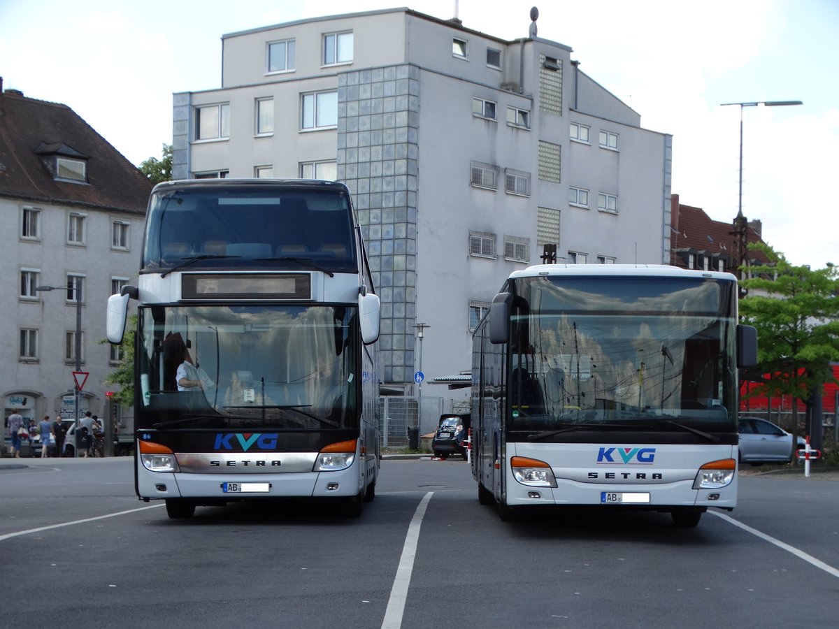 KVG (Kahlgrund-Verkehrs-Gesellschaft mbH) Setra 428 Doppeldecker und Setra 4000er am 01.08.16 in Aschaffenburg ZOB
