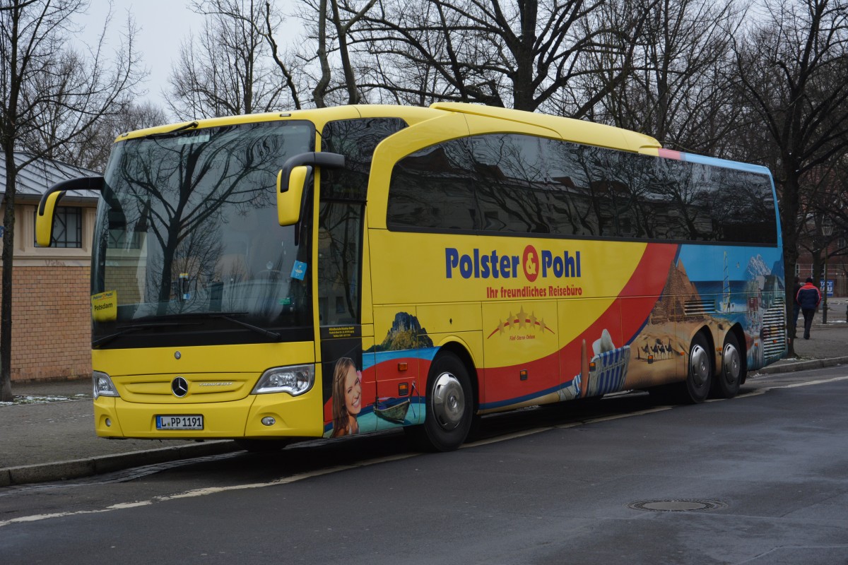 L-PP 1191 steht am 07.02.2015 in Potsdam am Bassinplatz. Aufgenommen wurde ein Mercedes Benz Travego.
