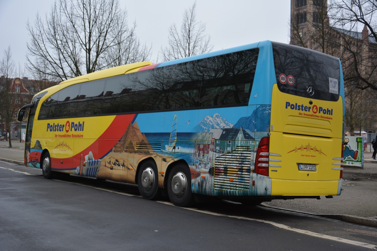 L-PP 1191 steht am 07.02.2015 in Potsdam am Bassinplatz. Aufgenommen wurde ein Mercedes Benz Travego.
