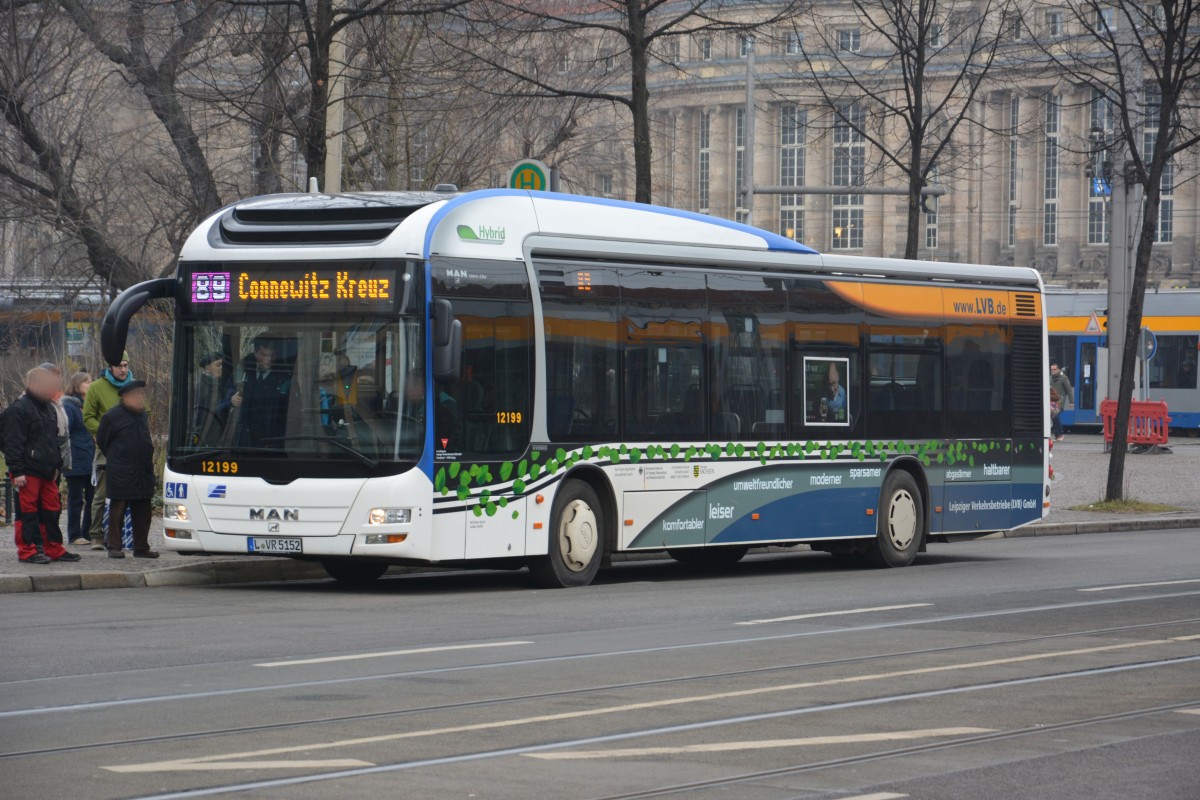 L-VR 5152 fährt am 18.02.2015 auf der Linie 89 nach Connewitz. Aufgenommen wurde ein Hybrid MAN am Hauptbahnhof in Leipzig.
