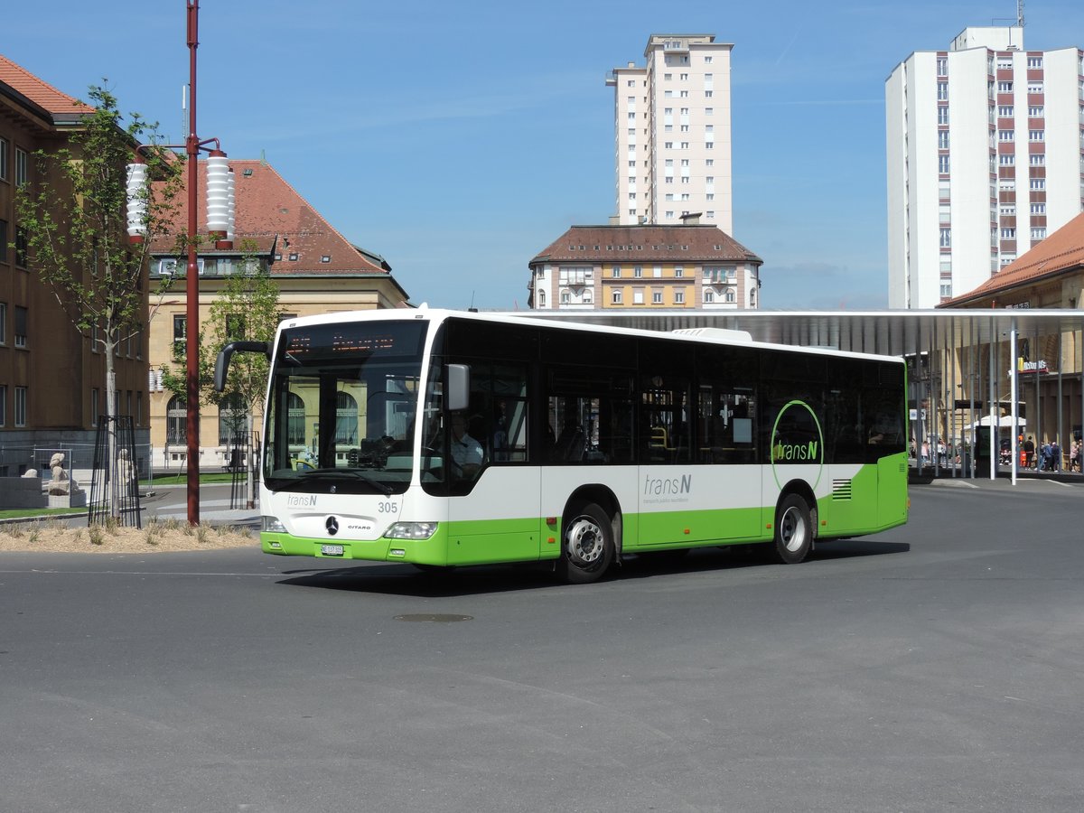 La Chaux de Fonds, 25. Mai 2017 : Citaro K Nr 305 vor dem Bahnhof.