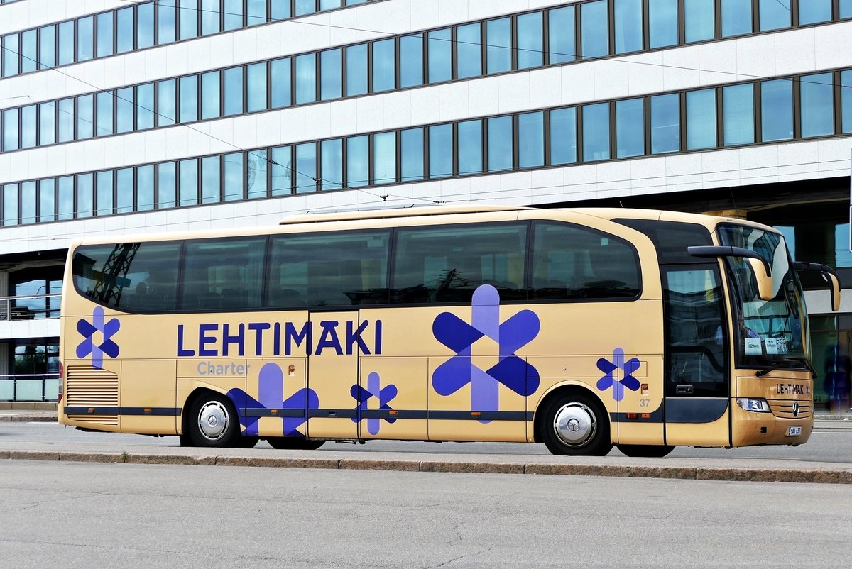 Lehtimäki-Charter /FIN, mit einem Mercedes -Benz Travego #'37'. Helsinki im August 2017.