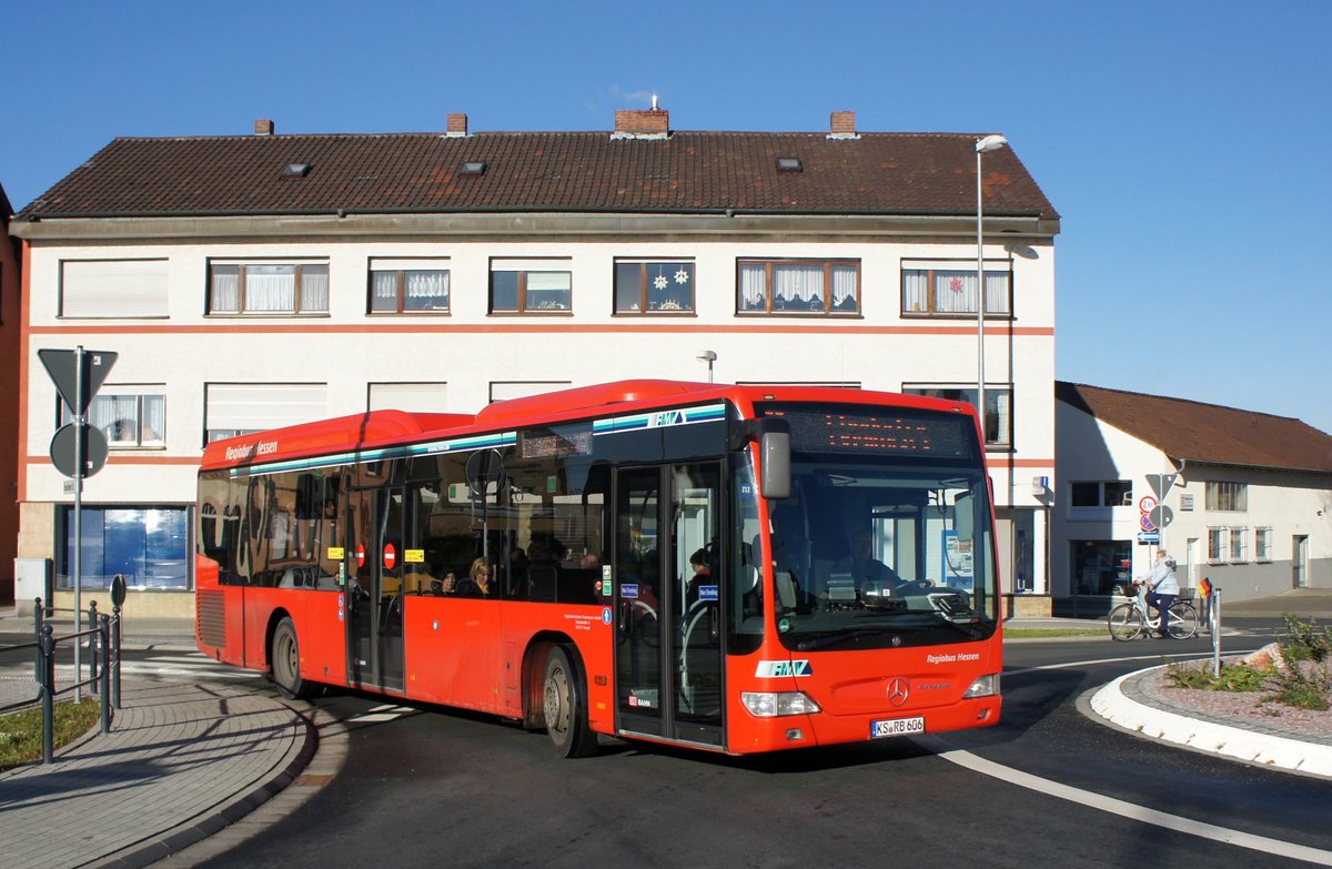 Lokale Nahverkehrsgesellschaft mbH Kreis Gro-Gerau (LNVG): Mercedes-Benz Citaro LE der Regionalverkehr Kurhessen GmbH (RKH) / Regiobus Hessen, aufgenommen im Dezember 2016 am Bahnhof von Kelsterbach (Kreis Gro-Gerau).