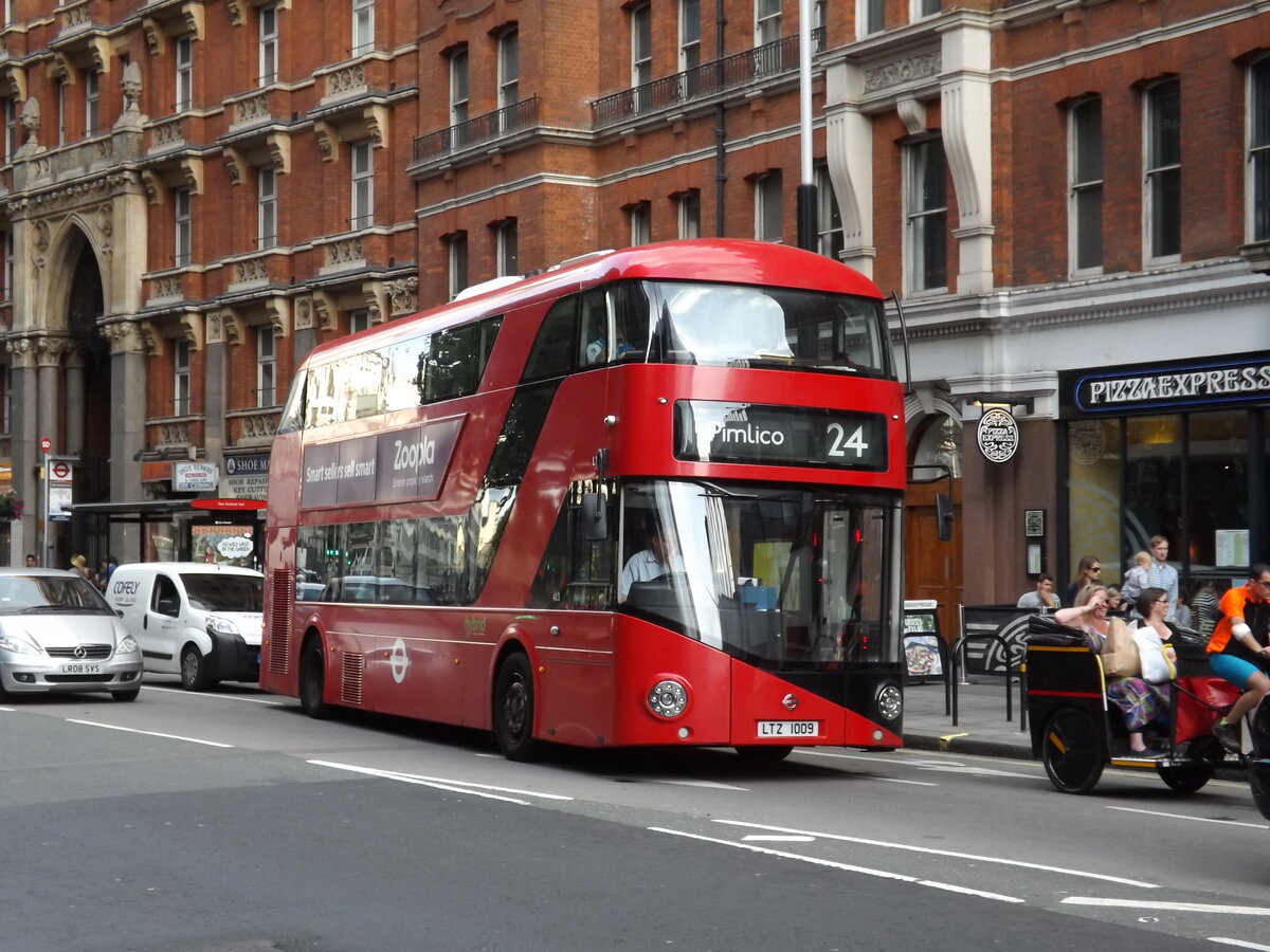 LTZ 1009
2013 Wright NBFL (New Bus For London)
Wright H40/22T
New to Metroline as fleet number LT9.
Photographed on Victoria Street, London, UK, on 27th June 2015.