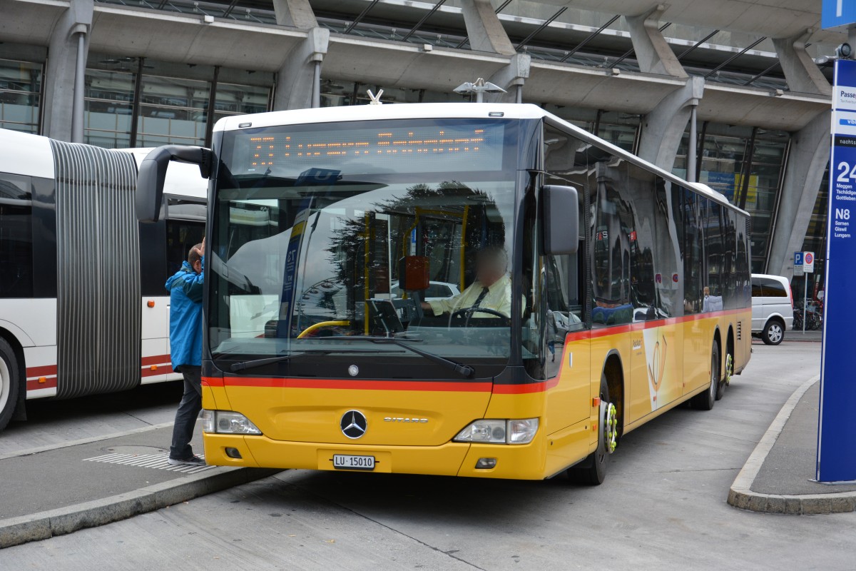 LU-15010 (Mercedes Benz Citaro L Facelift) steht am 08.10.2015 am Bahnhof Luzern.
