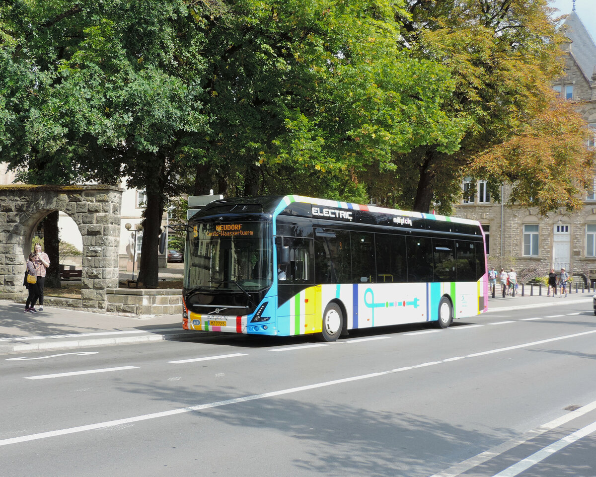 Luxemburg - 29. Juli 2022 : Volvo 7900 E Nr 644 des Unternehmen Sales Lentz auf der Linie 9 im Einsatz.