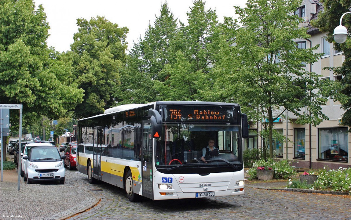 Mahlow, Bahnhofstraße - ein MAN Lion`s City Ü der VTF auf dem Weg zum S Mahlow.
 13.07.2015