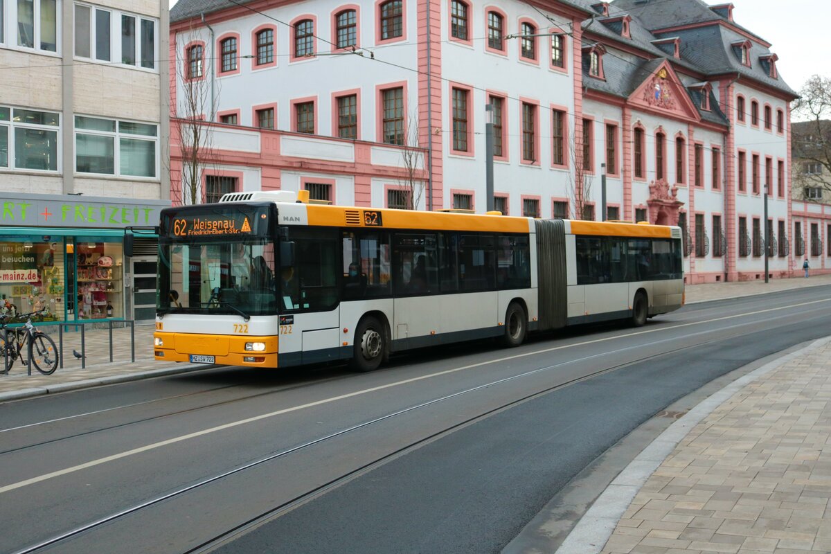 Mainzer Mobilität MAN 2. Generation Wagen 722 am 31.12.21 in Mainz Innenstadt