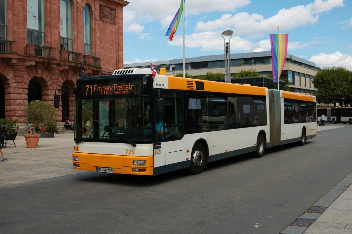 Mainzer Mobilität MAN Gelenkzug Wagen 725 am 10.08.21 am Höfchen