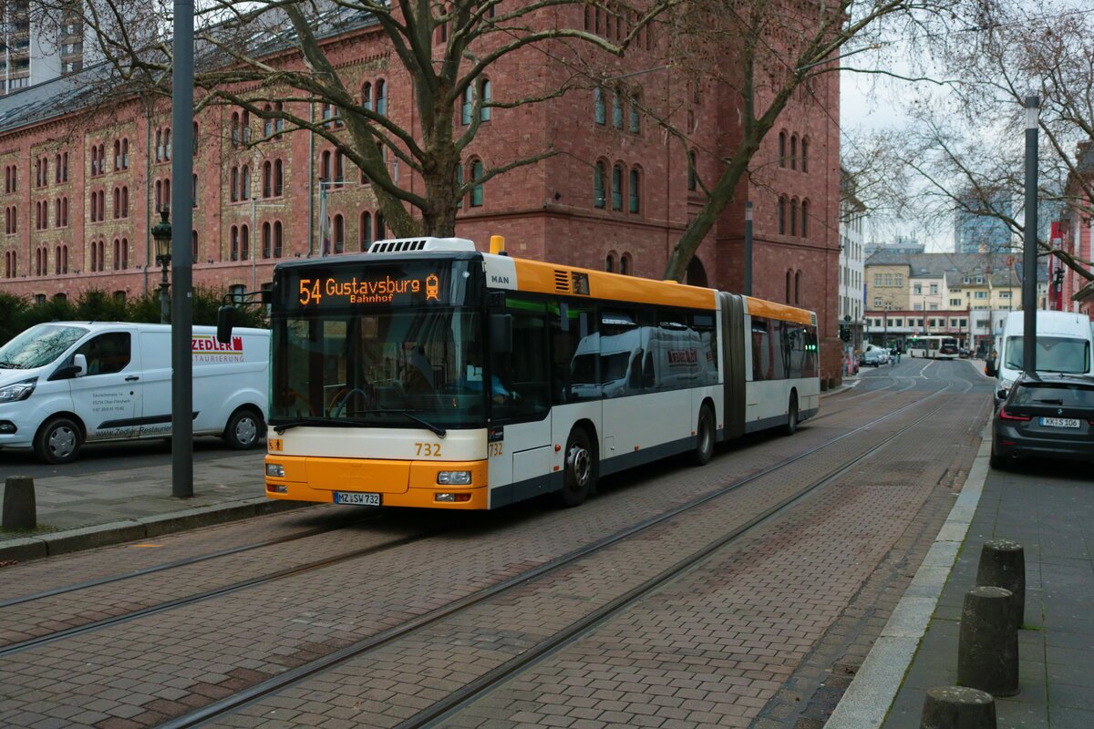 Mainzer Mobilität MAN Gelenkzug Wagen 723 am 11.01.22 in Mainz