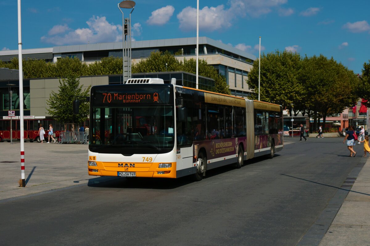Mainzer Mobilität MAN Lions City G Wagen 749 am 16.08.22 am Höfchen in der Innenstadt