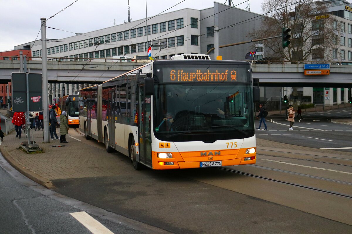 Mainzer Mobilität MAN Lions City G Wagen 775 am 12.02.24 in Mainz Hauptbahnhof