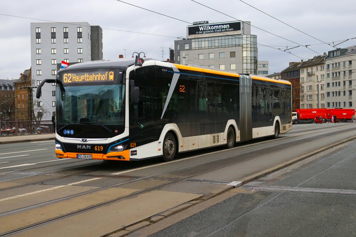 Mainzer Mobilität MAN Lions E City Wagen 619 am 12.02.24 in Mainz Hauptbahnhof