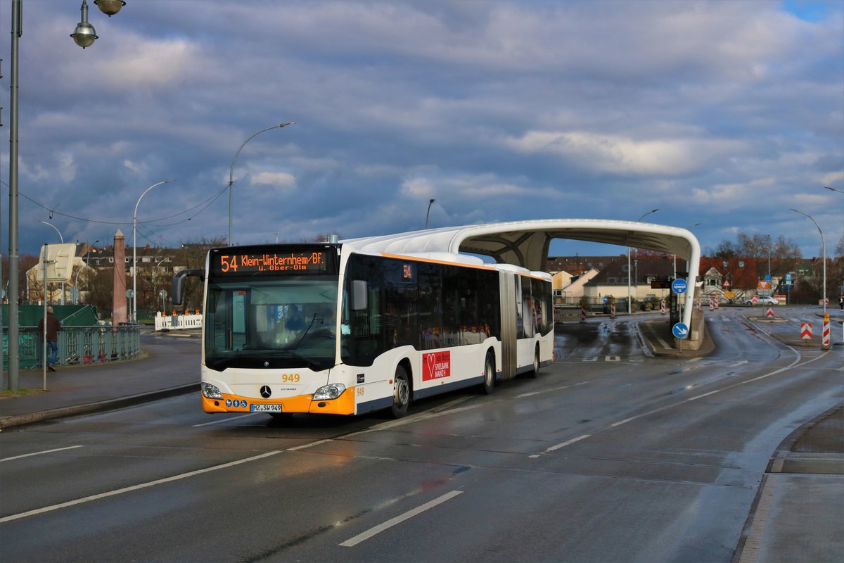 Mainzer Mobilität Mercedes Benz Citaro 2 G Wagen 949 am 18.01.20 auf der Theodor Heuss Brücke die zur Zeit für Autos gesperrt ist