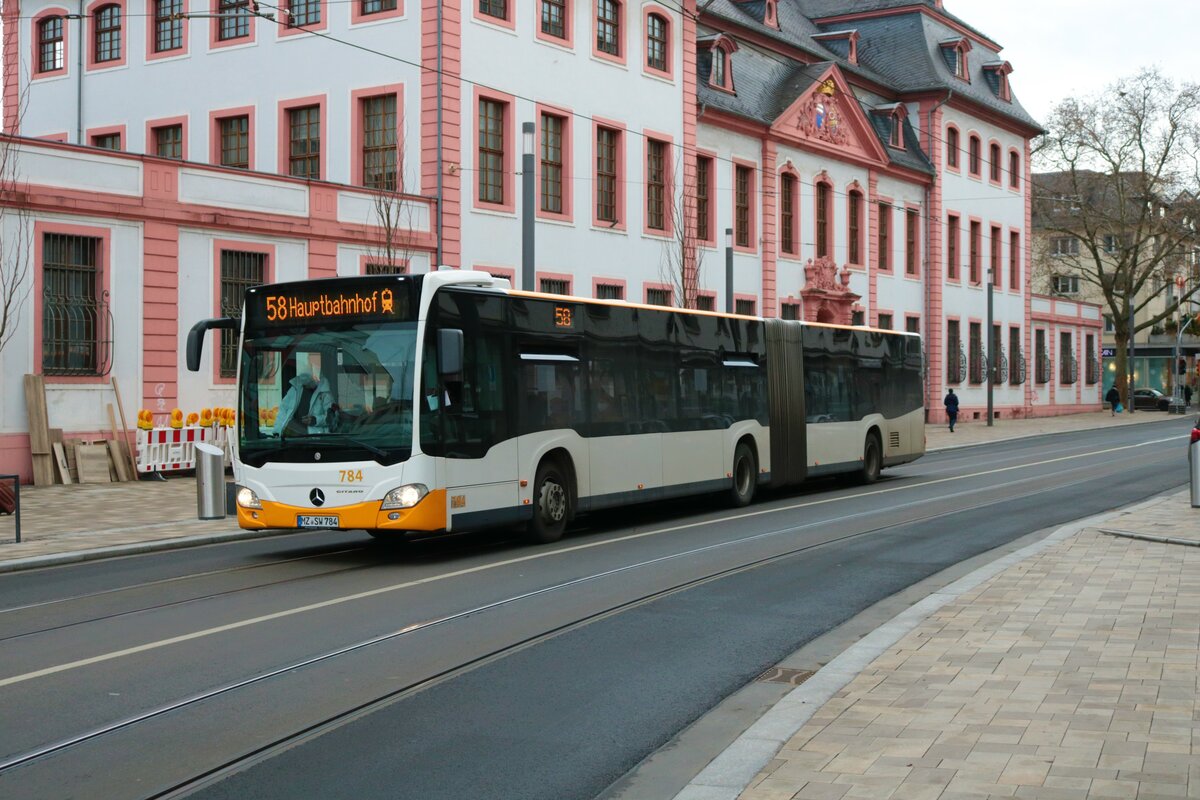 Mainzer Mobilität Mercedes Benz Citaro 2 G Wagen 784 am 31.12.21 in Mainz Innenstadt