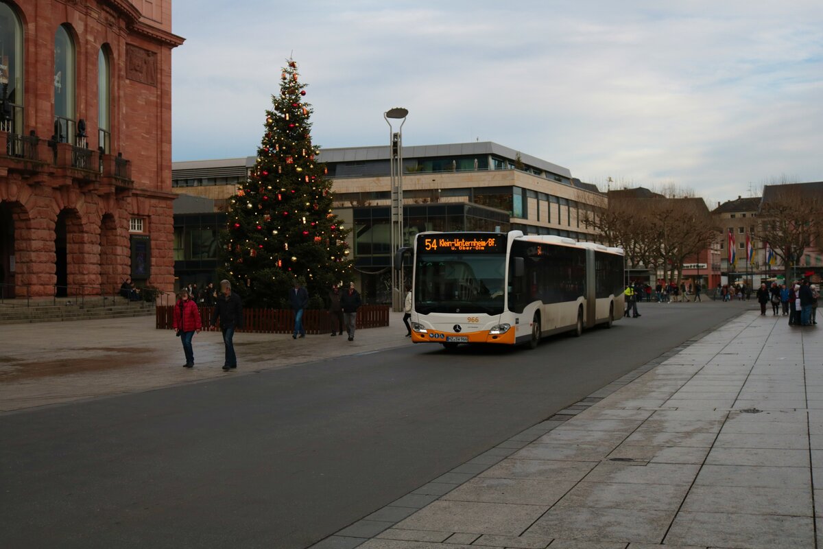 Mainzer Mobilität Mercedes Benz Citaro 2 G Wagen 966 am 31.12.21 in Mainz Innenstadt