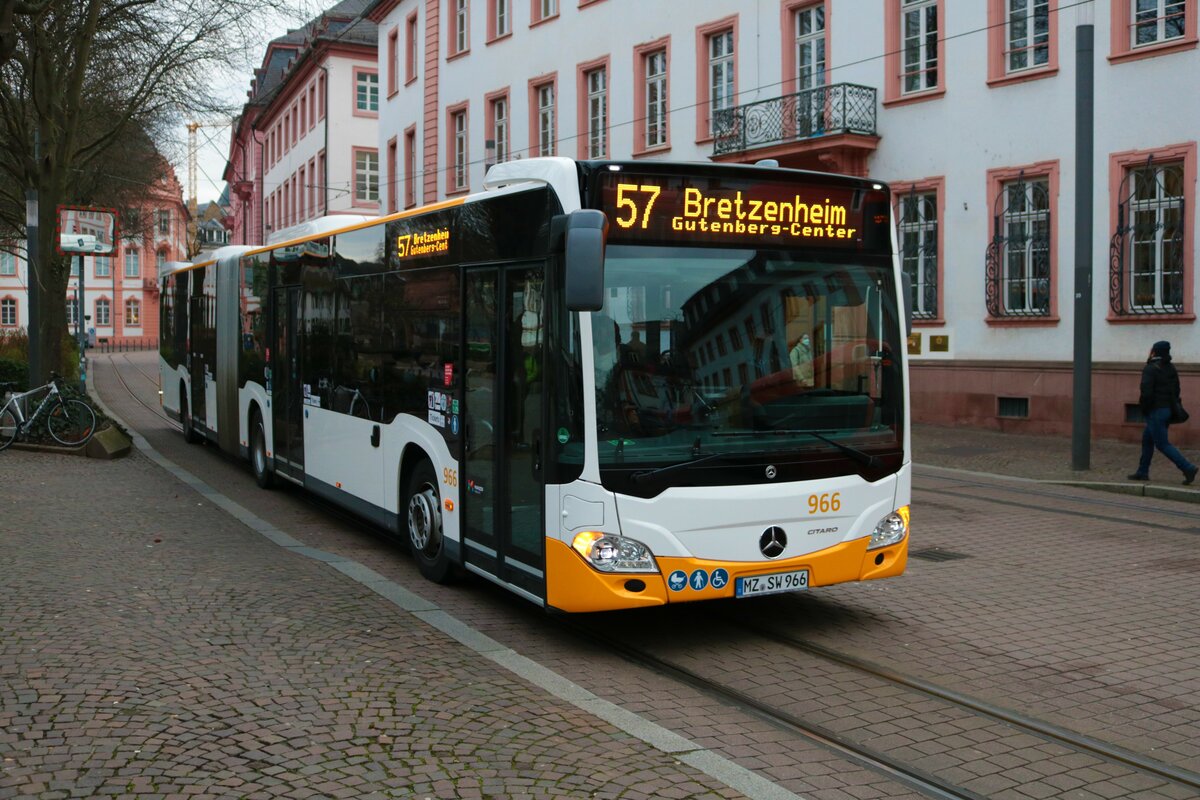 Mainzer Mobilität Mercedes Benz Citaro 2 G Wagen 966 am 11.01.22 in Mainz