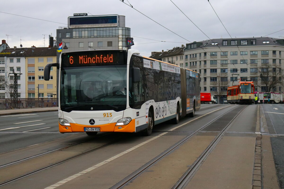 Mainzer Mobilität Mercedes Benz Citaro 2 G Wagen 915 am 12.02.24 in Mainz Hauptbahnhof