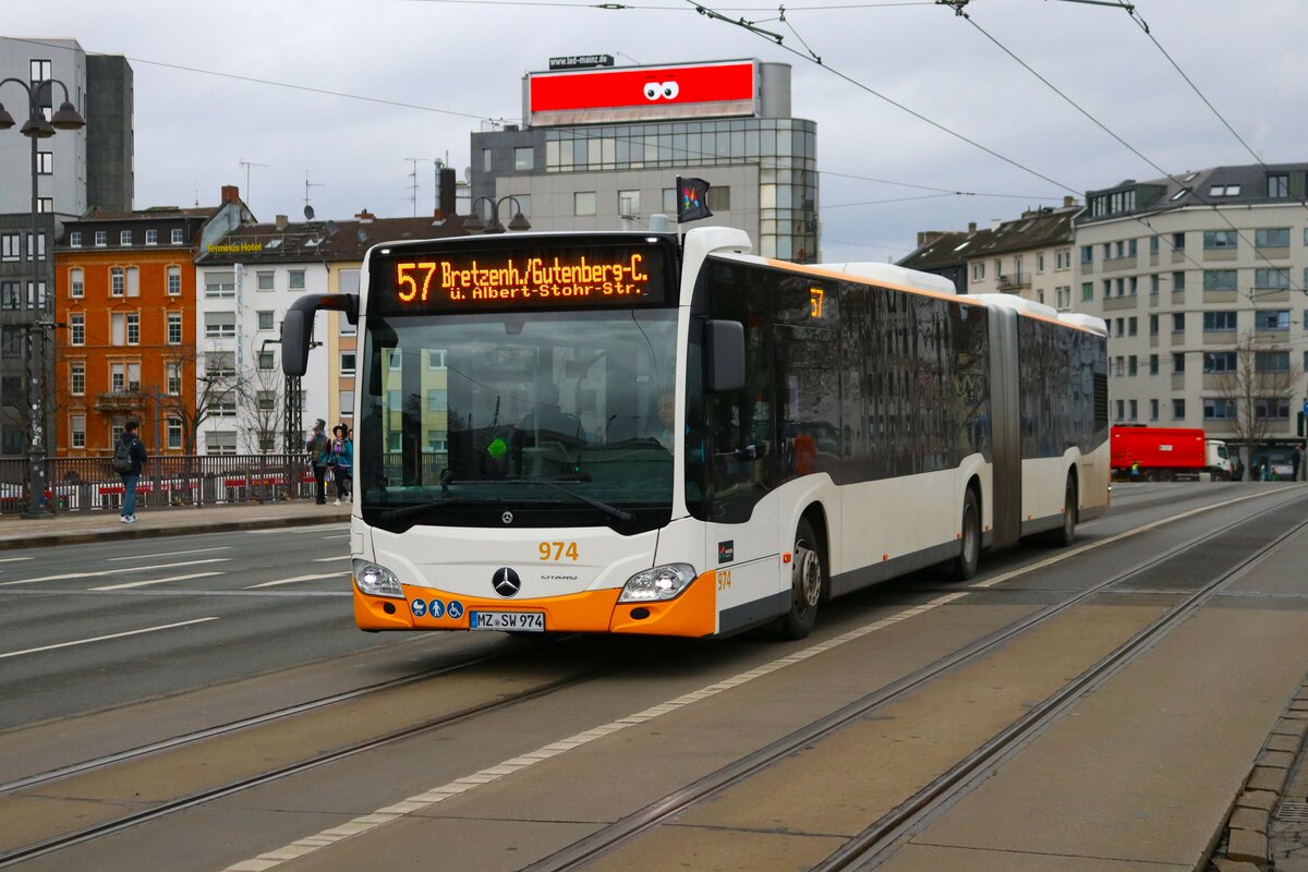 Mainzer Mobilität Mercedes Benz Citaro 2 G Wagen 974 am 12.02.24 in Mainz Hauptbahnhof