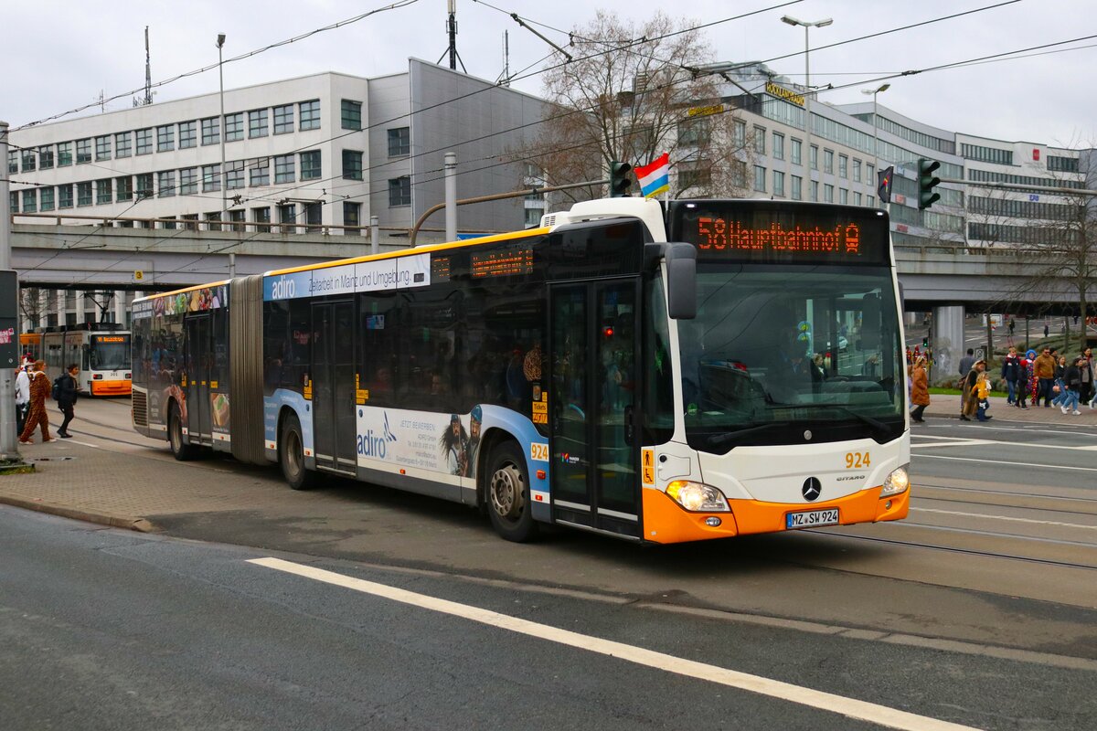 Mainzer Mobilität Mercedes Benz Citaro 2 G Wagen 924 am 12.02.24 in Mainz Hauptbahnhof