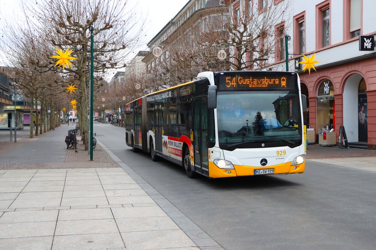 Mainzer Mobilität Mercedes Benz Citaro 2 G Wagen 929 am 31.12.25 am Höfchen in der Innenstadt