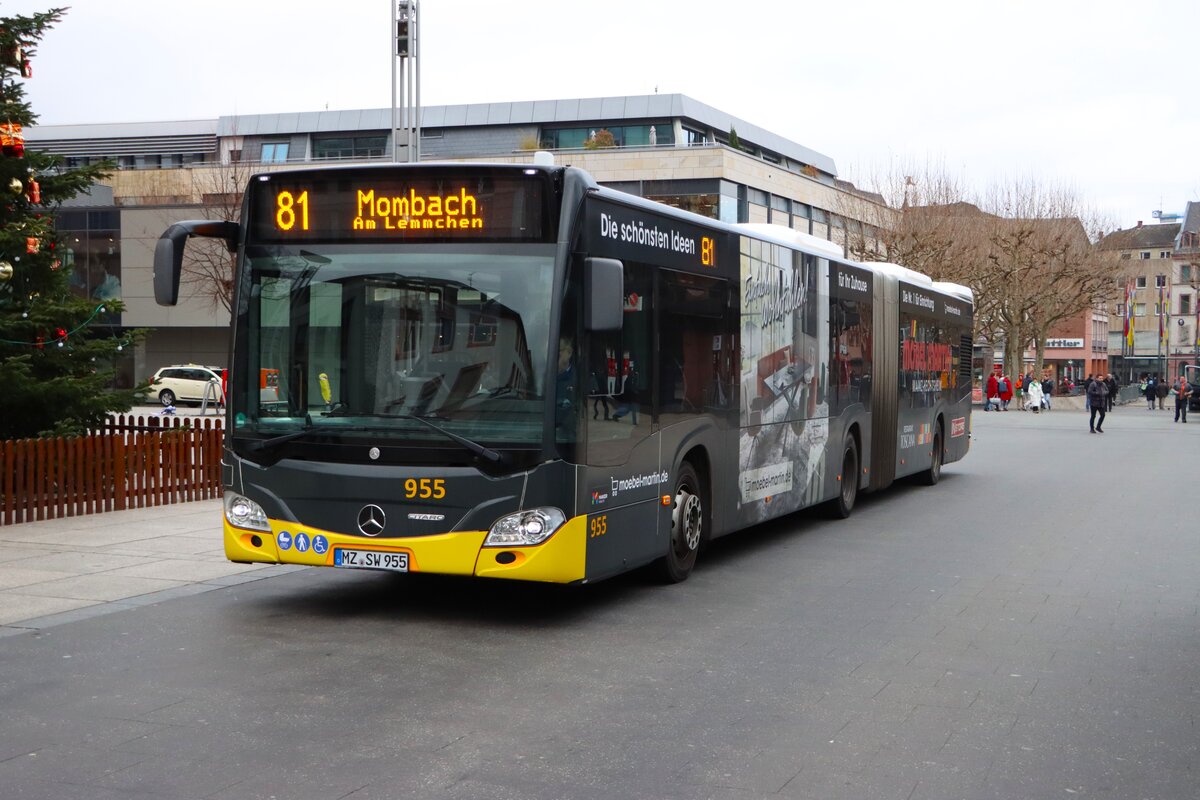 Mainzer Mobilität Mercedes Benz Citaro 2 G Wagen 955 am 31.12.25 am Höfchen in der Innenstadt