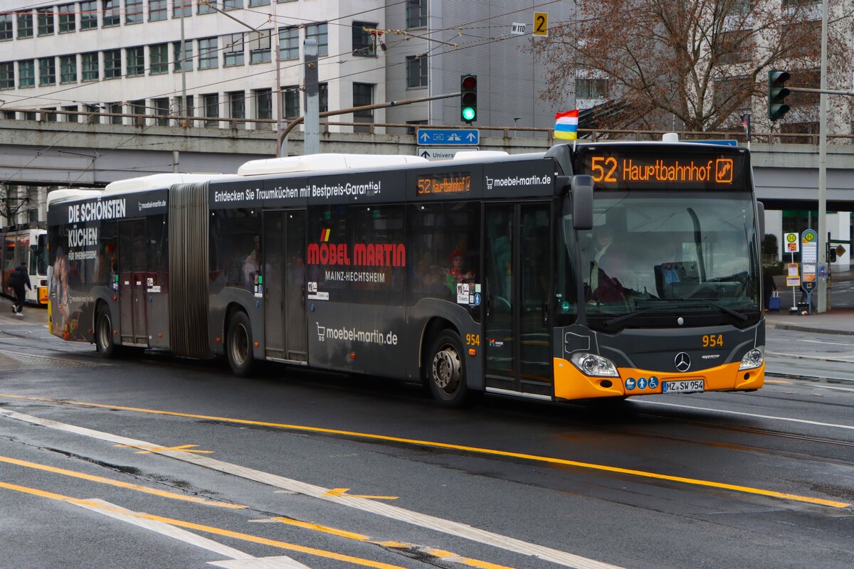 Mainzer Mobilität Mercedes Benz Citaro 2 G Wagen 954 am 16.02.26 in Mainz Hauptbahnhof