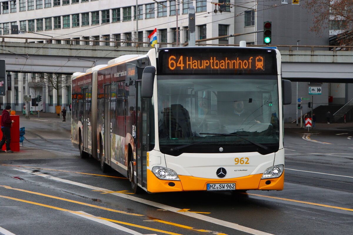 Mainzer Mobilität Mercedes Benz Citaro 2 G Wagen 962 am 16.02.26 in Mainz Hauptbahnhof
