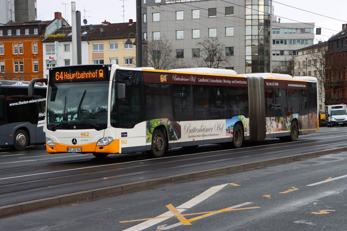 Mainzer Mobilität Mercedes Benz Citaro 2 G Wagen 962 am 16.02.26 in Mainz Hauptbahnhof