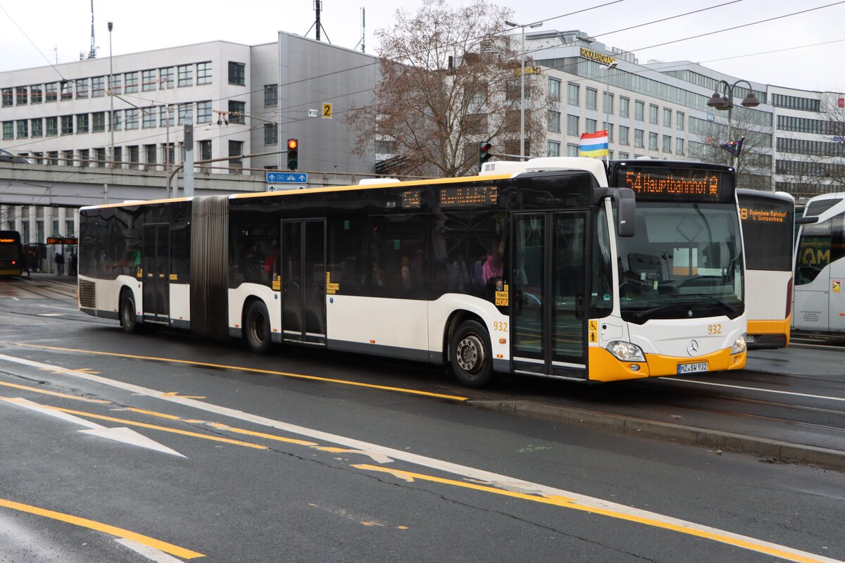 Mainzer Mobilität Mercedes Benz Citaro 2 G Wagen 932 am 16.02.26 in Mainz Hauptbahnhof