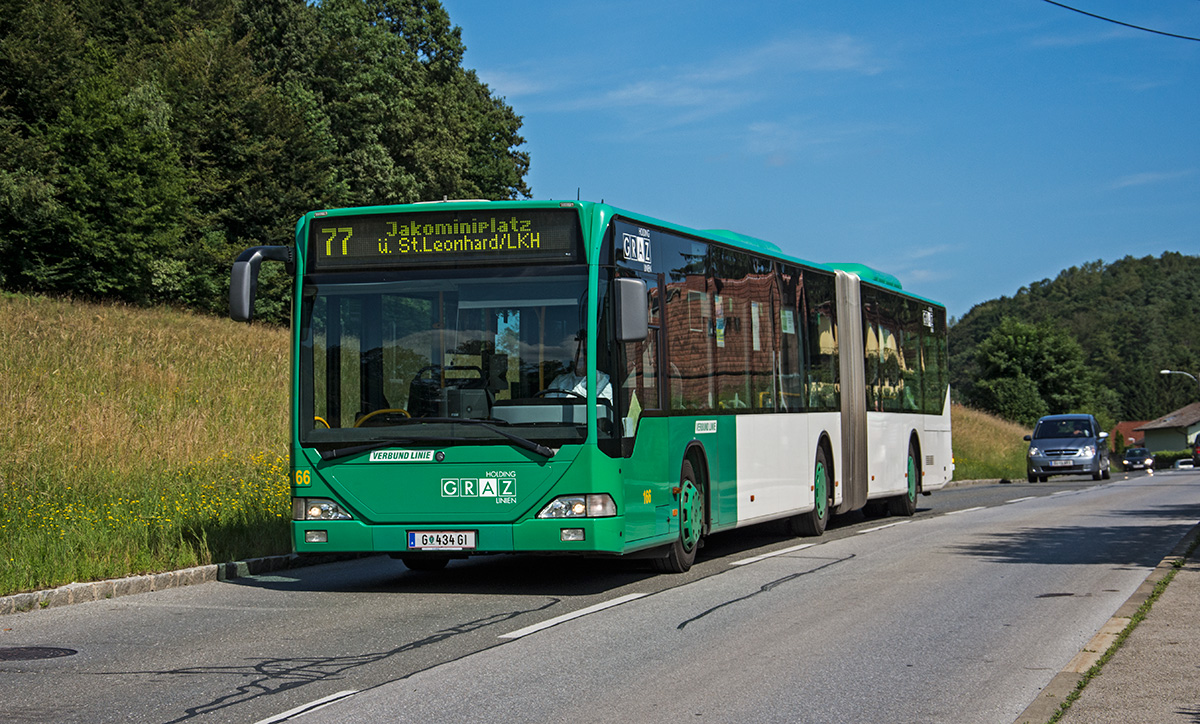Mal wieder was neues aus Graz, seit den 02.07.2016 verkehrt die Linie 77 wieder verlängert bis zum Jakominiplatz wegen Gleisbauarbeiten am Glacis sowie Riesstraße, hier Citaro G Wagen 166 in der Ragnitzstraße, 04.07.2016. 