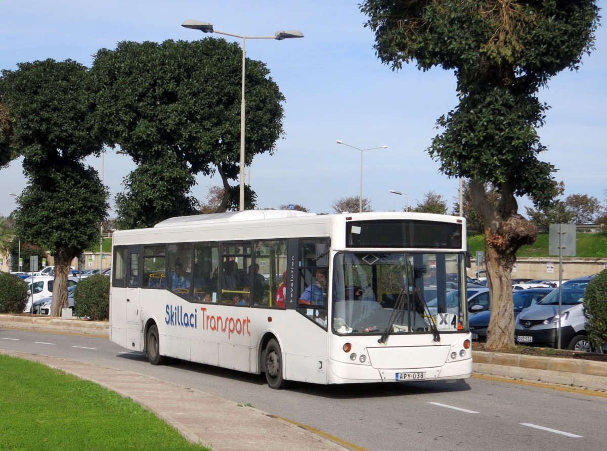 Malta / Valletta: MCV eVolution des Unternehmens Skillaci Transport, aufgenommen im November 2014 am Flughafen Malta.