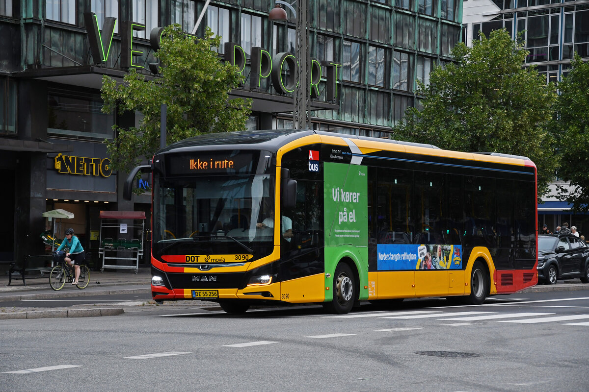 MAN Bus 3090 fährt am 27.06.2023 als Dienstfahrt durch die Vesterbrogade.