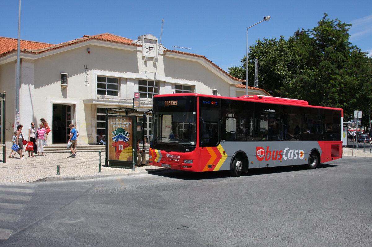 MAN Bus 528, BusCas, Cascais, Portugal, Kenzeichen 66-EC-12, am 13. Juli 2009.