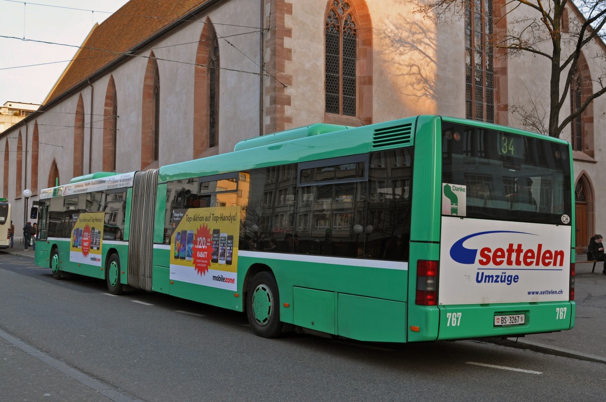 MAN Bus 667 auf der Linie 34 bedient die Haltestelle Claraplatz. Die Aufnahme stammt vom 11.03.2015.