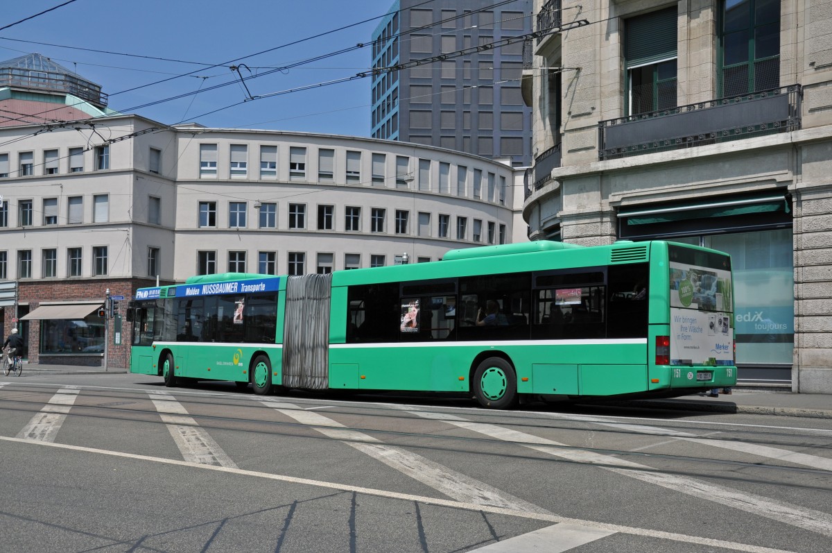 MAN Bus 751 auf der Linie 30 fährt Richtung Haltestelle Steinen Schanze. Die Aufnahme stammt vom 26.06.2014.