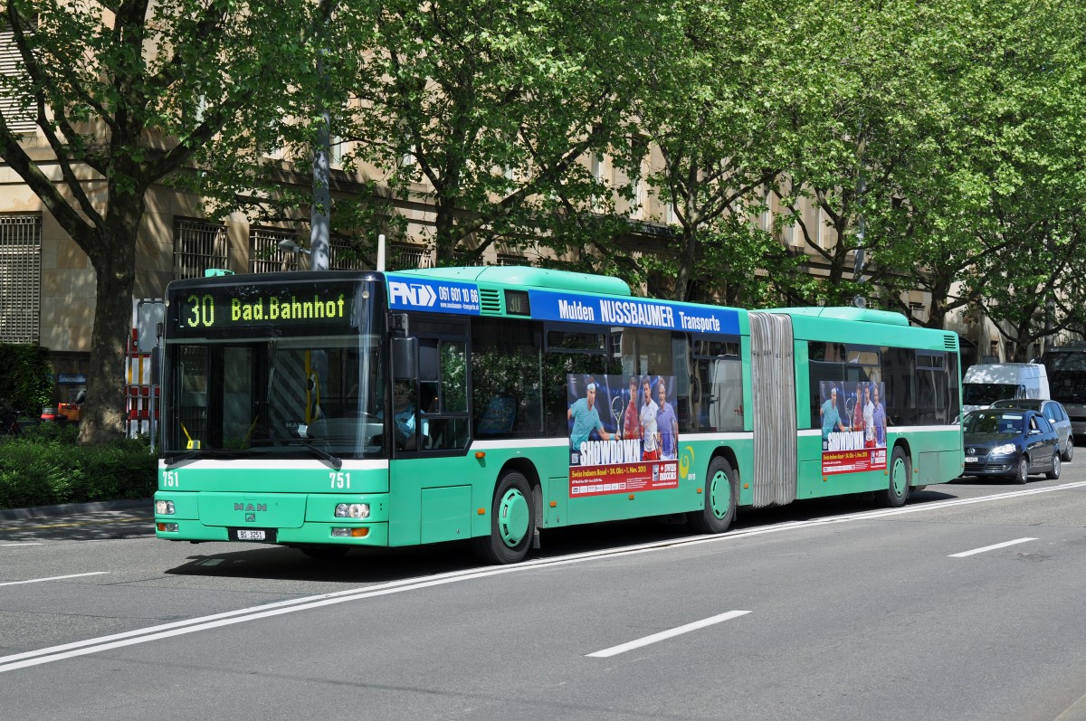 MAN Bus 751 fährt zur Endstation der Linie 30 am Badischen Bahnhof. Die Aufnahme stammt vom 06.05.2015.