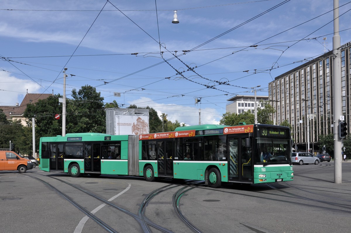 MAN Bus 753 auf der Linie 30 fährt zur Endstation am Bahnhof SBB. Die Aufnahme stammt vom 27.08.2014.