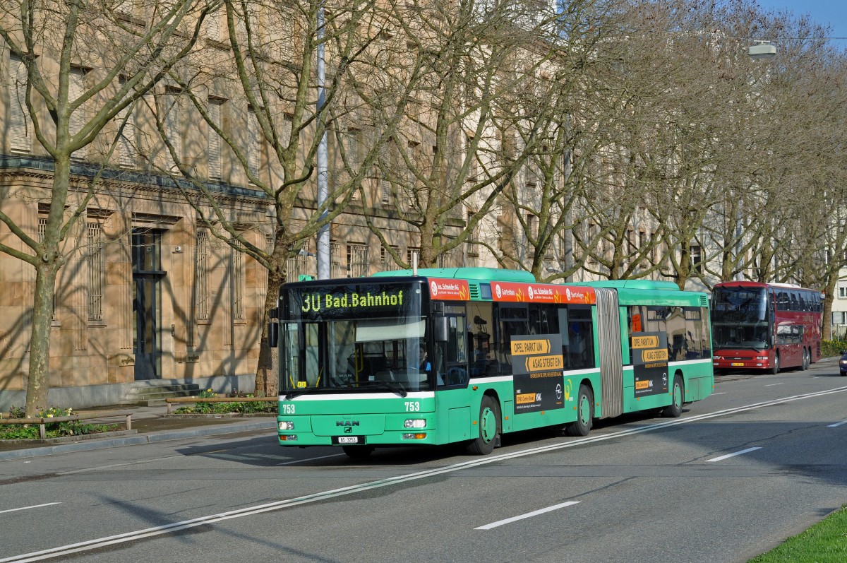 MAN Bus 753 auf der Linie 30 fährt zur Endhaltestelle am Badischen Bahnhof. Die Aufnahme stammt vom 05.04.2015.