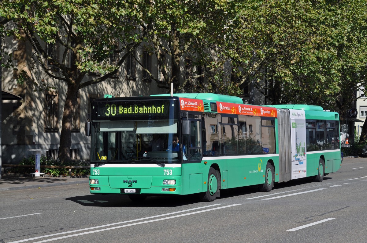 MAN Bus 753 auf der Linie 30 fährt zur Endstation am Badischen Bahnhof. Die Aufnahme stammt vom 26.08.2015.