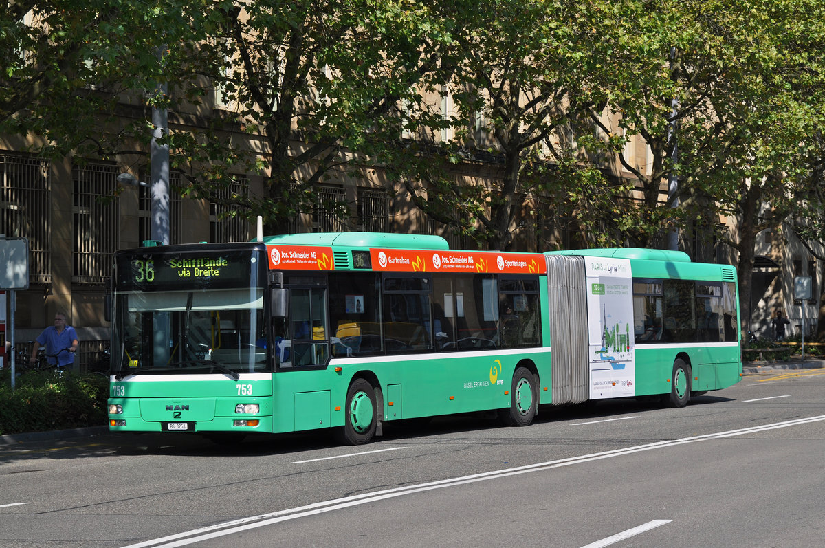 MAN Bus 753, auf der Linie 36, fährt zur Haltestelle am Badischen Bahnhof. Die Aufnahme stammt vom 21.08.2015.