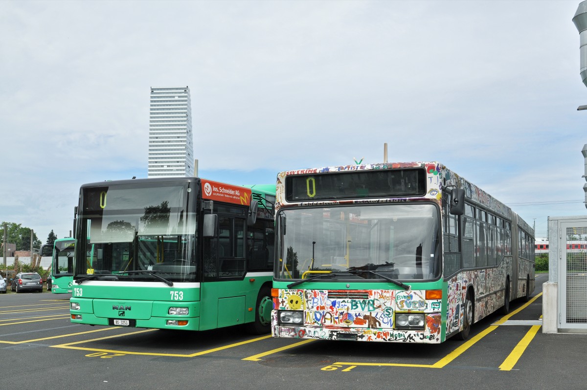 MAN Bus 753 und die letzte Aufnahme vom Mercedes O 405 (ex 736 Moolbus). Auch der MAN Bus 753 wird in kürze auch ausgemustert. Die Aufnahme stammt vom 29.06.2015.