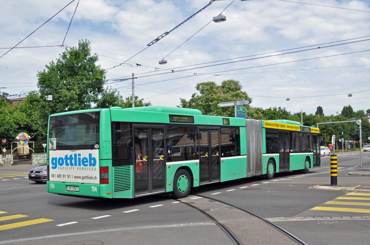 MAN Bus 754 auf der Linie 36 fährt zur Haltestelle Morgartenring. Die Aufnahme stammt vom 29.06.2015.