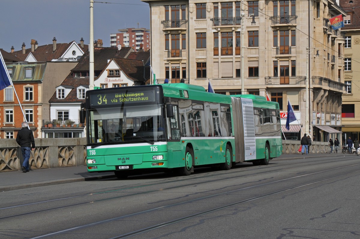 MAN Bus 755 auf der Linie 34 überquert die Mittlere Rheinbrücke. Die Aufnahme stammt vom 11.03.2015.