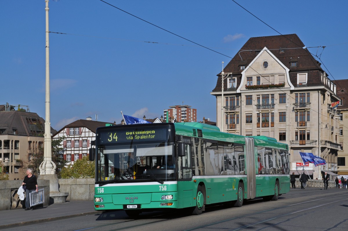 MAN Bus 756 auf der Linie 34 überquert die Mittlere Rheinrücke. Die Aufnahme stammt vom 29.10.2014.
