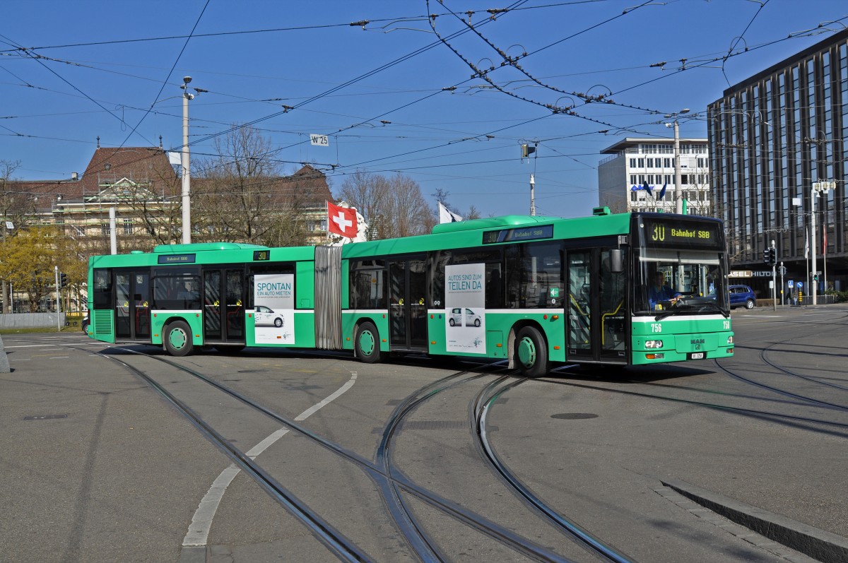 MAN Bus 756 auf der Linie 30 fährt zur Endstation am Bahnhof SBB. Die Aufnahme stammt vom 13.03.2015.