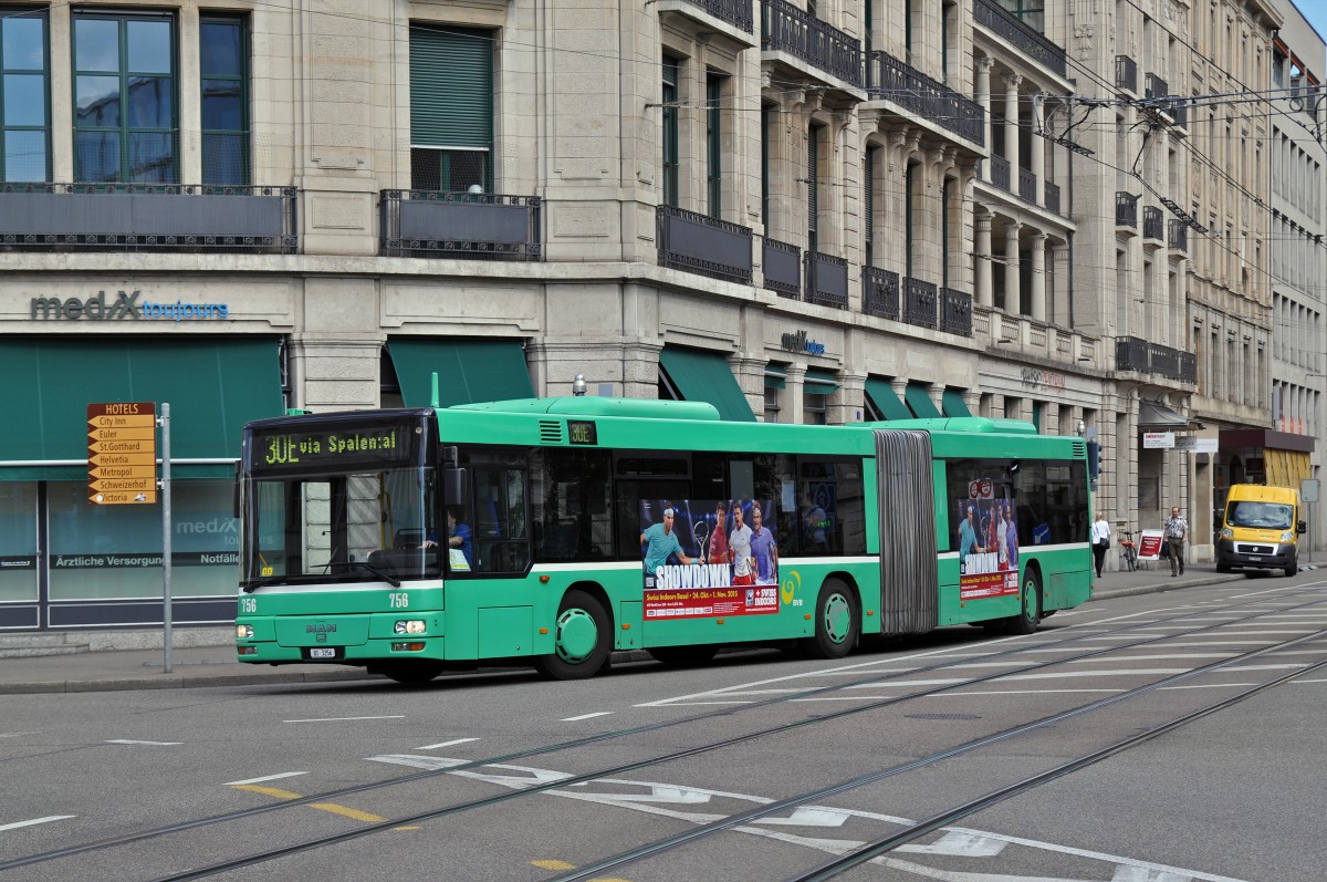 MAN Bus 756 auf der Linie 30E fährt zur Haltestelle Steinenschanze. Die Aufnahme stammt vom 06.05.2015.