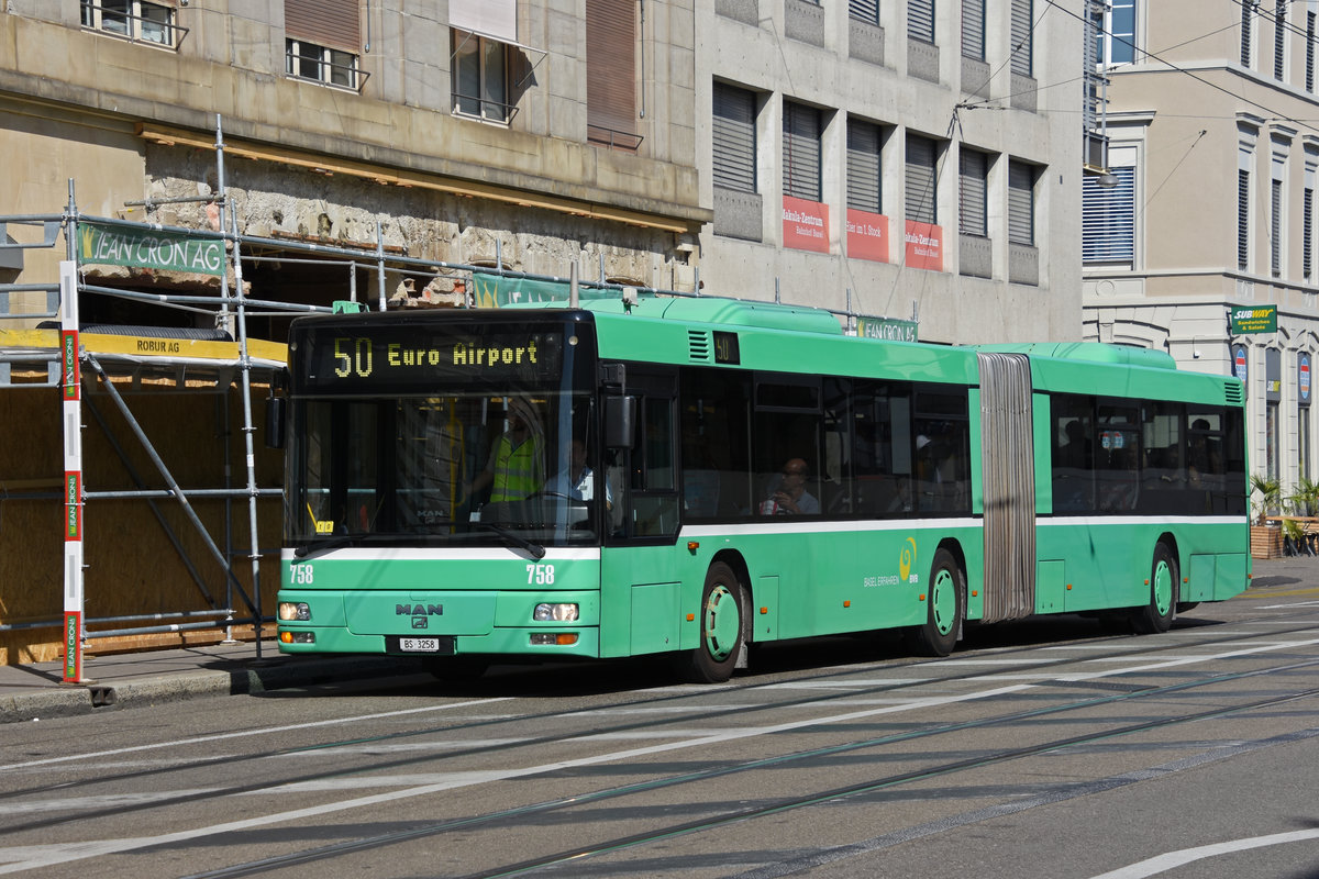 MAN Bus 758, auf der Linie 50, fährt zur Haltestelle Brausebad. Die Aufnahme stammt vom 02.07.2019.