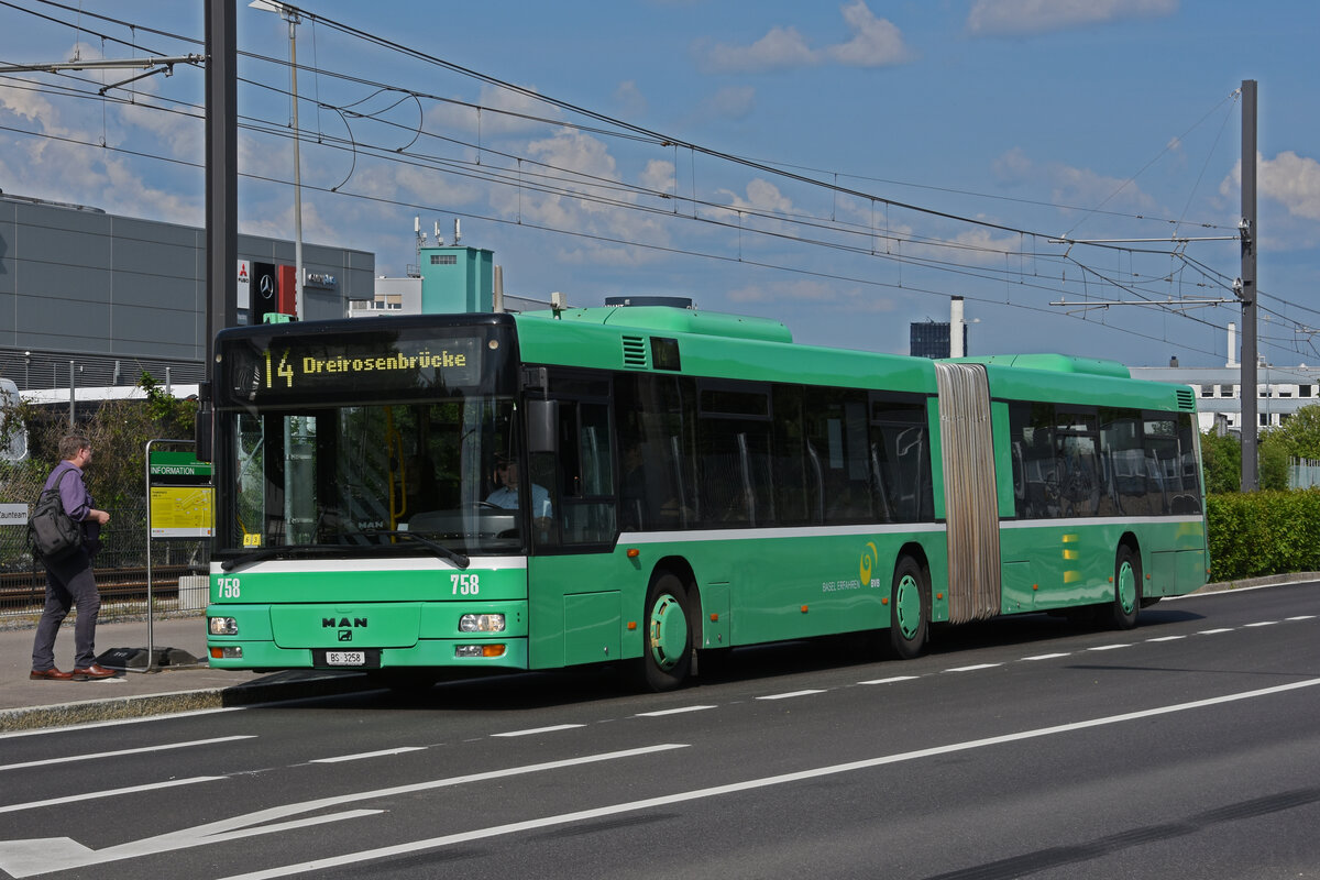 MAN Bus 758, auf der Tramersatzlinie 14, die wegen einer Grossbaustelle nicht mit Tramzügen fahren kann, bedient am 22.05.2023 die Haltestelle Lachmatt.