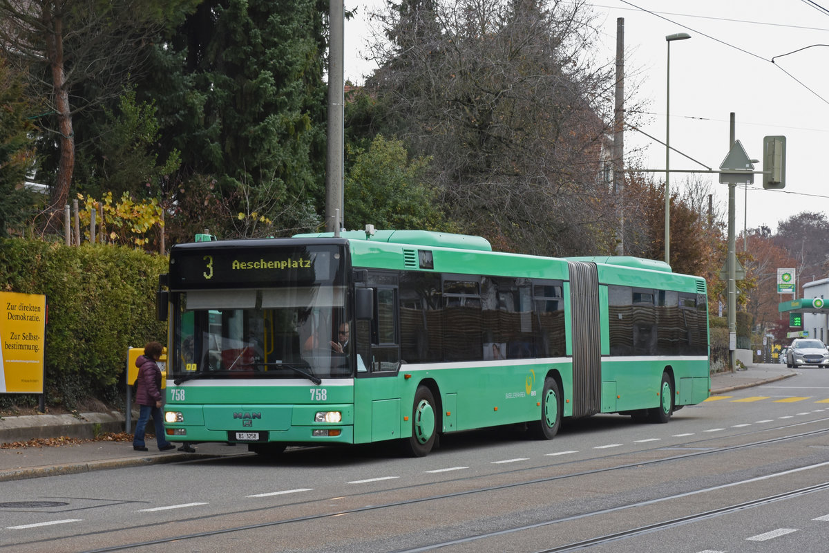 MAN Bus 758 im Einsatz als Tramersatz auf der Linie 3, die wegen einer Baustelle nicht nach Birsfelden verkehren kann. Hier bedient der Bus die Haltestelle Salinenstrasse. Die Aufnahme stammt vom 23.11.2018.